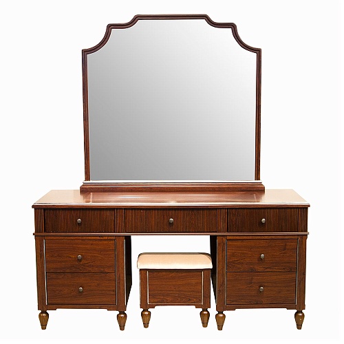 Туалетный столик