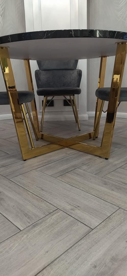 Стол обеденный