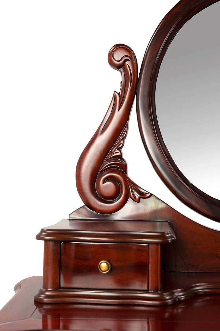 Туалетный столик