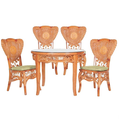 Стол и стулья