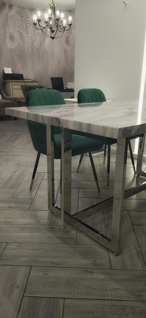 Стол обеденный