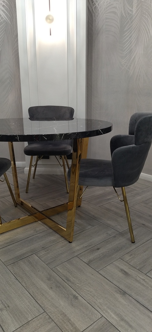 Стол обеденный