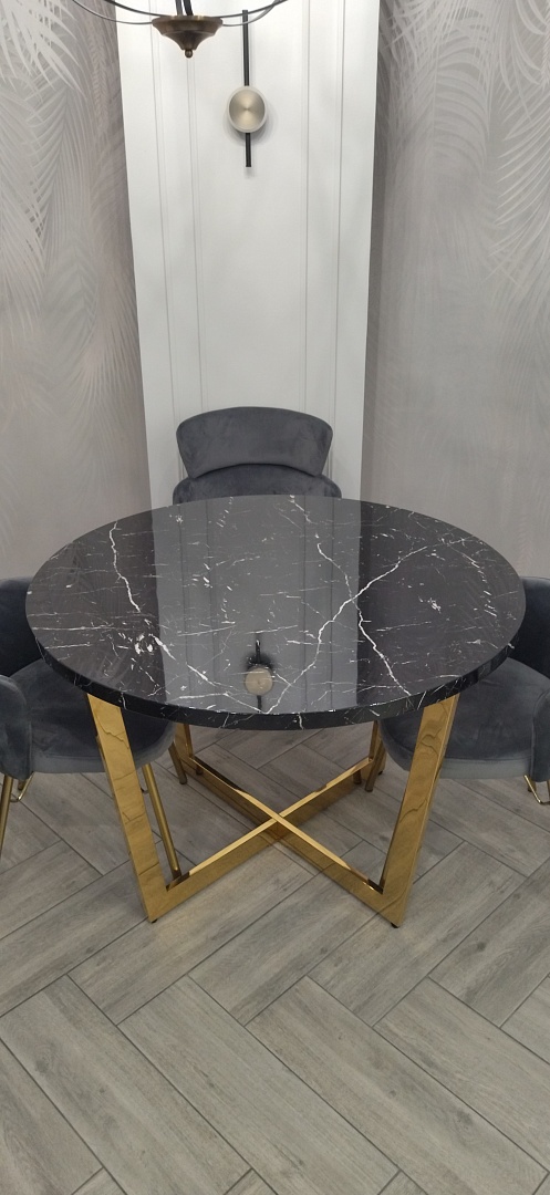 Стол обеденный