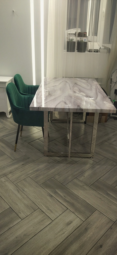 Стол обеденный