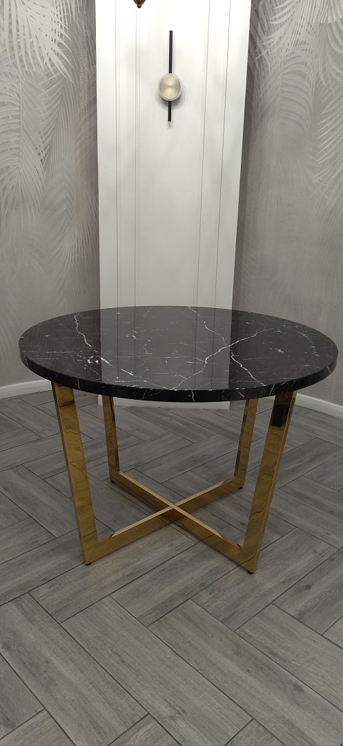 Стол обеденный